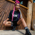 Frau in Technostoff nocturnal oversized Boyfriend T-Shirt in schwarz in Pose